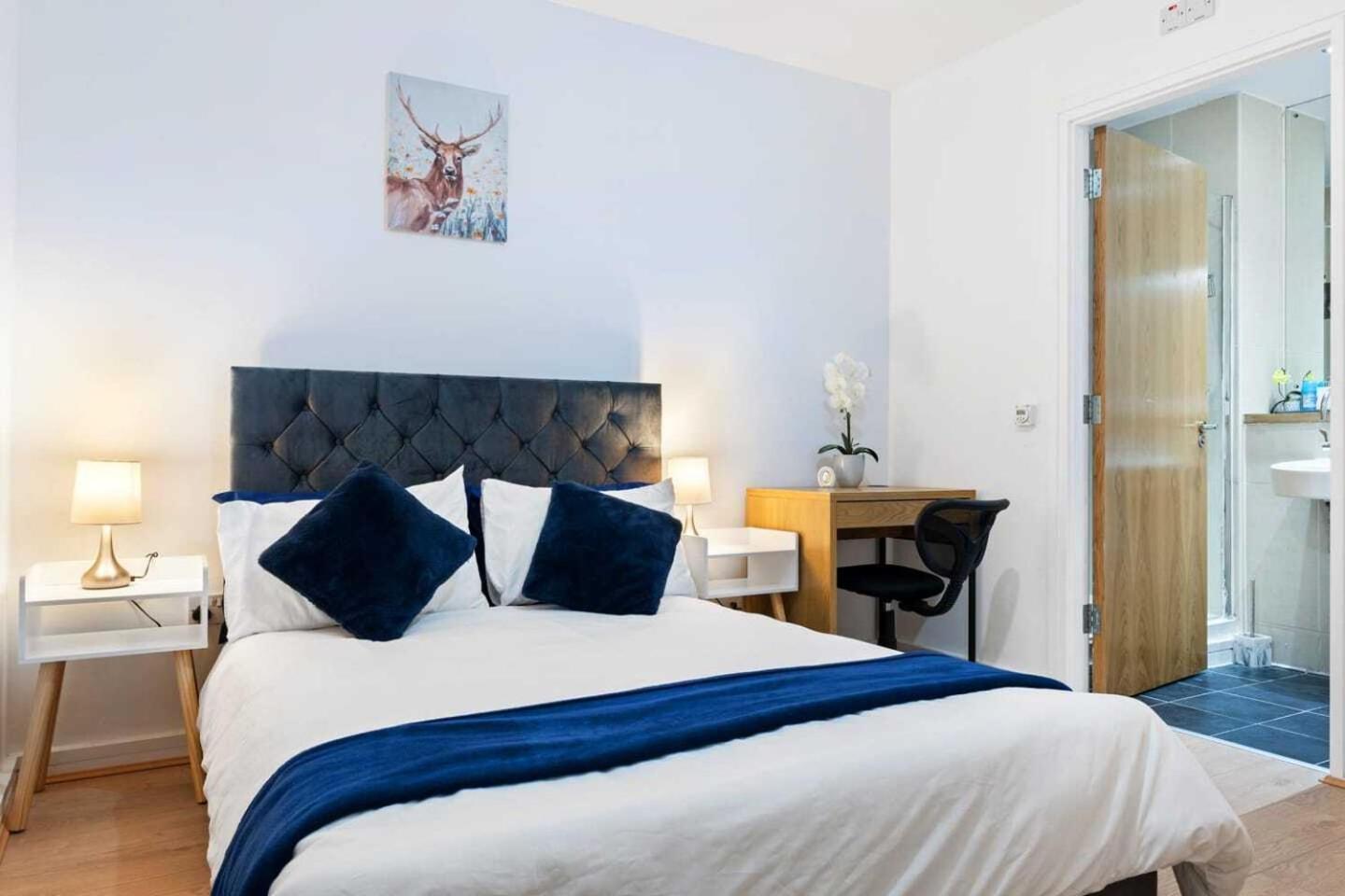 Apartment Grand , 2 Double Bedroom With Free Parking ,