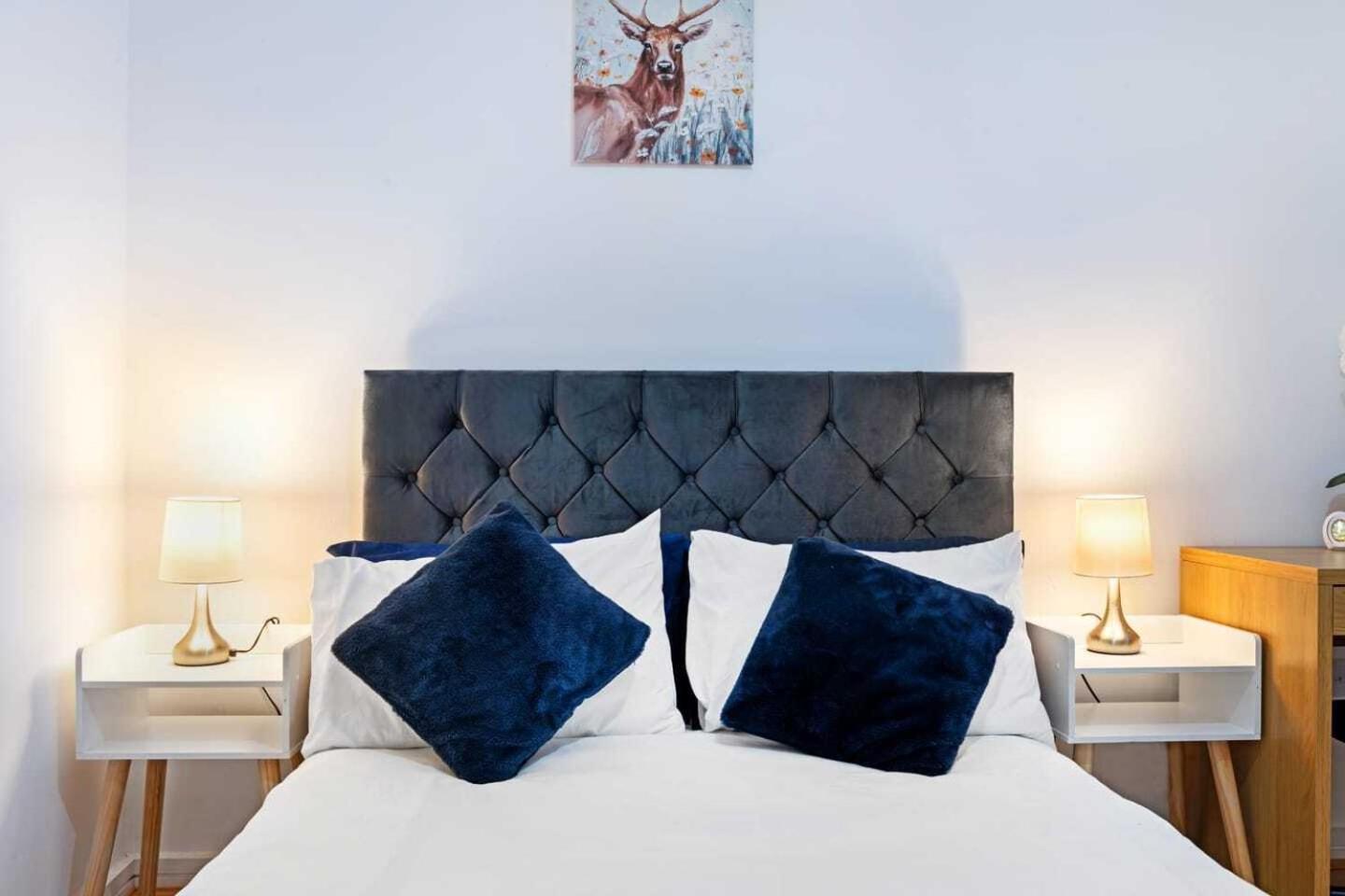 Grand , 2 Double Bedroom With Free Parking , *