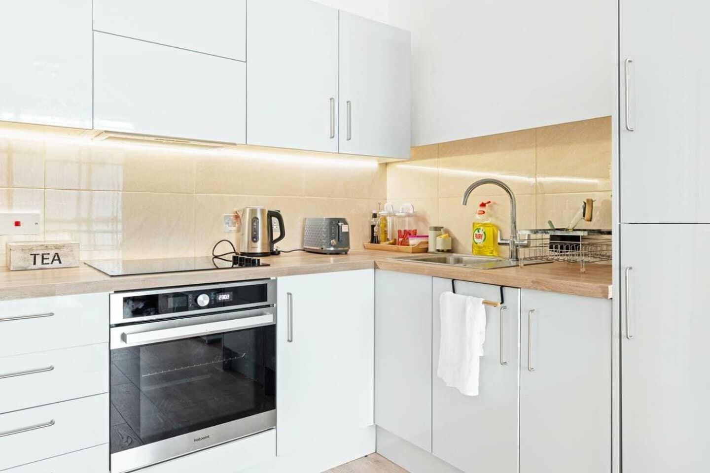 Apartment Grand , 2 Double Bedroom With Free Parking ,