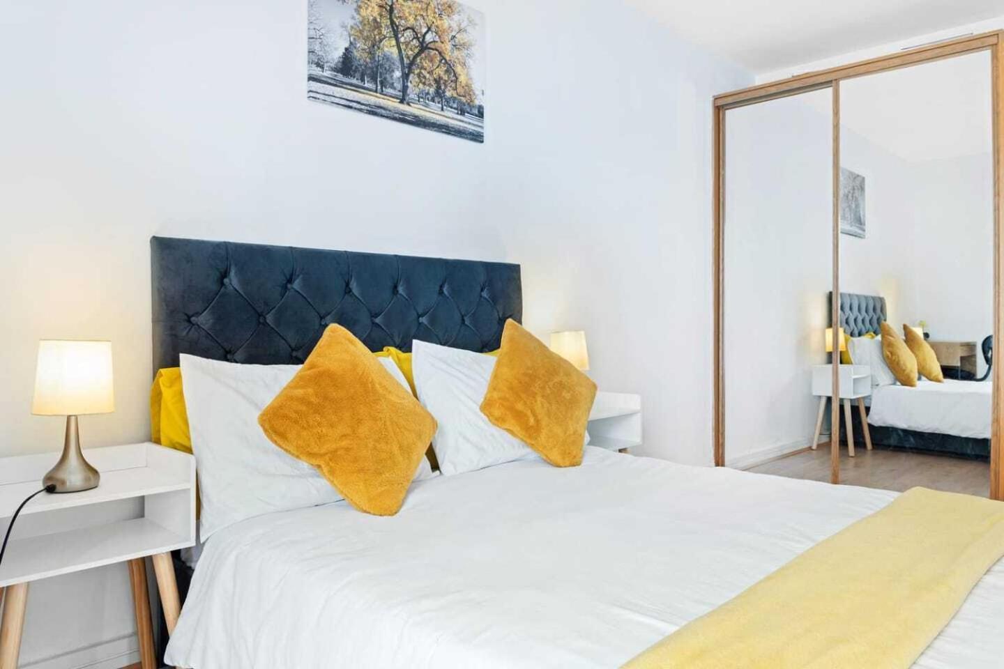 Grand , 2 Double Bedroom With Free Parking , Apartment